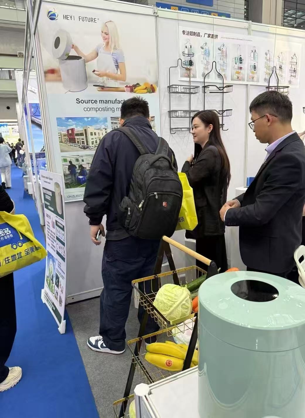 The company's marketing team attended the Shenzhen cross-border e-commerce exhibition.
